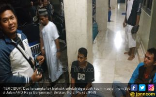 Edan! Risky dan Sholihin Berbuat Terlarang di Toilet Masjid - JPNN.com