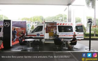 Mercedes Benz Pamer Sprinter Versi Ambulans di Hospital Expo - JPNN.com