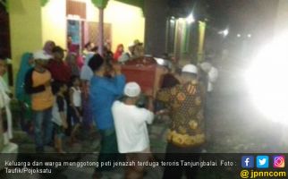 Satu Terduga Teroris Tanjungbalai Dimakamkan di Teluk Nibung - JPNN.com