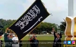 Viral, Video Bendera Tauhid Berkibar di Halaman DPRD - JPNN.com