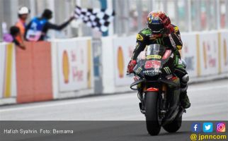 Sujud Syukur Hafizh Syahrin Finis ke-10 di MotoGP Malaysia - JPNN.com