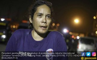 Perempuan Penyelam Ini Cerita Kondisi Korban Lion Air - JPNN.com