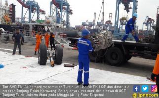 TNI AL Berhasil Menemukan Turbin Jet Lion Air JT-610 - JPNN.com