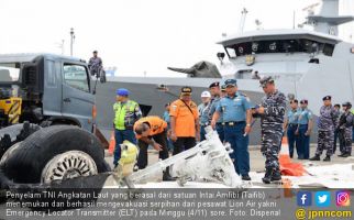 TNI AL Juga Berhasil Evakuasi ELT Pesawat Lion Air JT-610 - JPNN.com