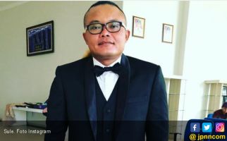 Kepala KUA Tambun Selatan Ungkap Fakta Pernikahan Sule - JPNN.com