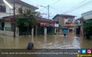 Sungai Cikeas Meluap, 3 Perumahan di Kota Bekasi Terendam - JPNN.com