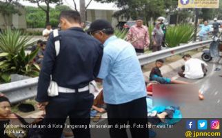 Mobil Rombongan Jamaah Maulid Nabi Terbalik, 3 Orang Tewas - JPNN.com