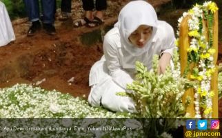 Pemakaman Ibunda Ayu Dewi Dipercepat, Ini Alasannya - JPNN.com