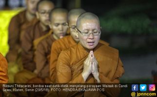 Kisah Thitacarini, Biksuni Peraih Summa Cum Laude - JPNN.com