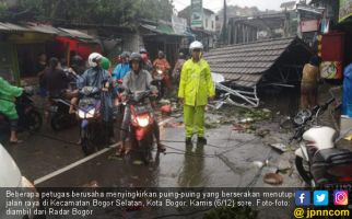 Kota Bogor Porak-Poranda Diterjang Puting Beliung - JPNN.com