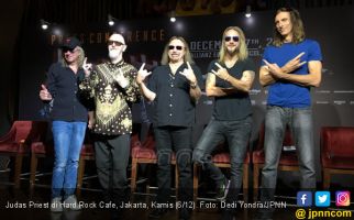 Vokalis Judas Priest Jatuh Cinta Pada Batik - JPNN.com