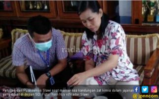 Awas! Es Doger Mengandung Pewarna Tekstil Dijajakan di SD - JPNN.com