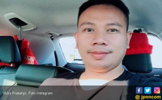 Vicky Prasetyo Gandeng Kekasih Baru, Perkenalan Tak Sengaja - JPNN.com