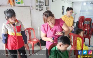 CSR KiddyCuts Beri Pelatihan Potong Rambut Gratis - JPNN.com