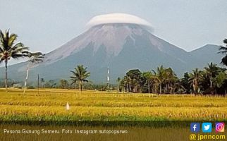 Gunung Semeru bak Bertopi, Sutopo: Indah Buat Pre-wedding - JPNN.com