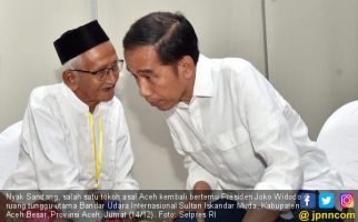 Bertemu Jokowi, Nyak Sandang Cerita Masjid Terbengkalai - JPNN.com