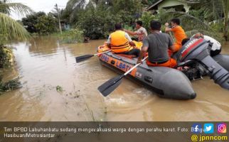 Sungai Meluap, Ribuan Rumah di Labuhanbatu Terendam Banjir - JPNN.com