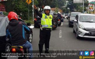 Jalur Puncak Padat, Macet, SSA Diberlakukan Lebih Cepat - JPNN.com