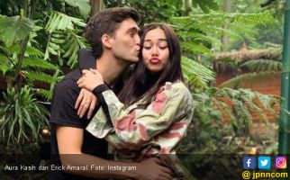 Aura Kasih Sah Dinikahi Bule Brasil, Nih Buktinya - JPNN.com
