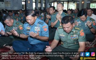 Presiden Jokowi Harus Tegas Tolak Perwira TNI Aktif Diberi Jabatan Sipil - JPNN.com