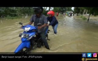 Air dari Bendung Katulampa Tumpah, Jakarta Dikepung Banjir - JPNN.com