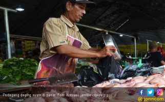 Ramadan Sudah Dekat, Penjual Daging Ayam Semringah - JPNN.com