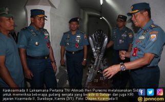 Laksma TNI Heri Purwono Sidak Gudang Senjata Koarmada II - JPNN.com