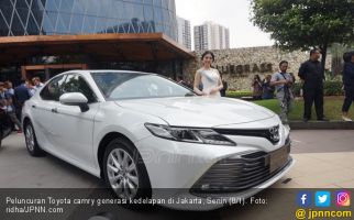 Pasar Sedan Lesu, Toyota Tetap Pede Jualan Camry - JPNN.com