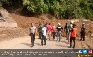 Respons Gubsu Soal Longsor yang Menerjang Jembatan Sidua-dua - JPNN.com