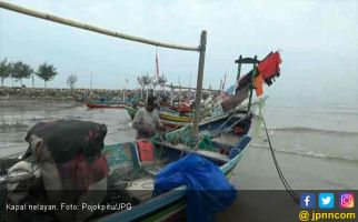 Tumpahan Minyak di Karawang Bawa Berkah bagi Nelayan Setempat - JPNN.com