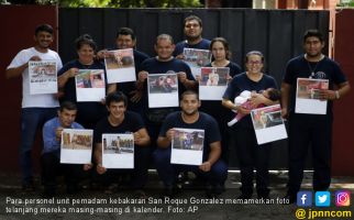 Pemadam Kebakaran Kritik Pemerintah Lewat Kalender Telanjang - JPNN.com