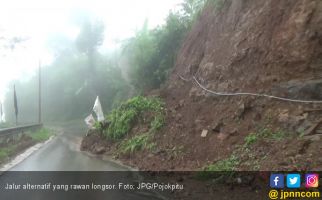 Longsor di Dusun Kepayang, Akses Jalan Kelawi-Totoharjo Terputus - JPNN.com