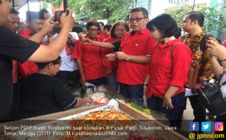 Blusukan di Pasar Panji, Hasto Beli Makanan Tradisional, Ningsih Semringah - JPNN.com