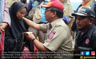 Ahli Waris Korban Banjir di Jeneponto Terima Santunan dari Kemensos - JPNN.com