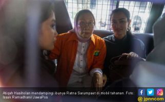 Atiqah Hasiholan Pasrah Penangguhan Penahanan Ibunya Ditolak - JPNN.com