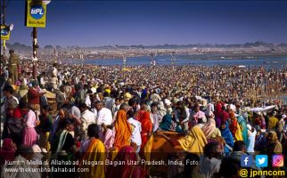 Jutaan Warga India Cuci Dosa di Sungai Suci - JPNN.com