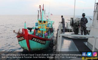 KRI Lemadang Tangkap Kapal Ikan Asing Asal Malaysia - JPNN.com