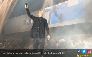 Buka Konser, Tulus: Bantu Saya untuk Rileks - JPNN.com