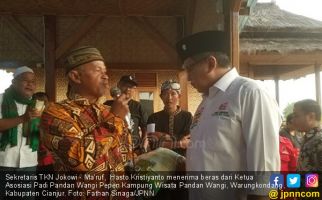Puas dengan Kebijakan Jokowi, Petani Pandan Wangi Berikan Beras - JPNN.com