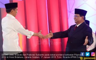 Jokowi Berkemeja Putih, Prabowo Lebih Formal dengan Jas dan Dasi - JPNN.com