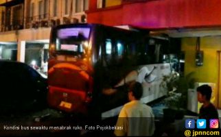 Bus Jemputan Karyawan Seruduk Ruko di Kalimalang, 1 Luka-luka - JPNN.com