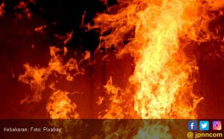 Kebakaran Renggut Satu Nyawa di Tomang - JPNN.com