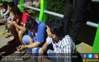 Polisi Razia Narkoba di Pulau Pandan, 17 Orang Diamankan, 1 Positif Narkoba - JPNN.com