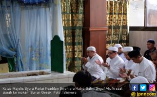 Ziarah ke Makam Wali, Habib Salim PKS : Teladani Perjuangan Penyebar Islam di Nusantara - JPNN.com