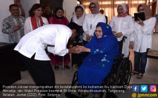 Jokowi Sowan ke Kediaman Ibu Umar Wirahadikusumah - JPNN.com