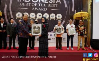 Desainer Busana Muslim Ini Raih Dua Penghargaan - JPNN.com