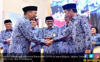 Mustahil Bulan Ini Terbit Keppres Pengangkatan Honorer K2 jadi PNS - JPNN.com