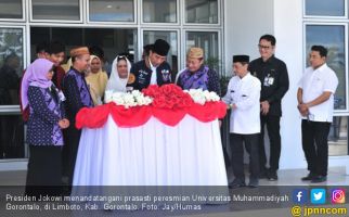 Jokowi Resmikan Rusunawa Asrama Putri UMG - JPNN.com