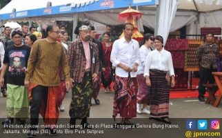 Jokowi Usul Minimal Sebulan Sekali Diadakan Pakai Sarung Bersama - JPNN.com