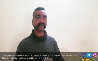 Kumis Baplang Ala Pilot Abhinandan Mendadak Ngetren di India - JPNN.com